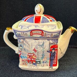 James Sadler Piccadilly Teapot London Heritage Collection